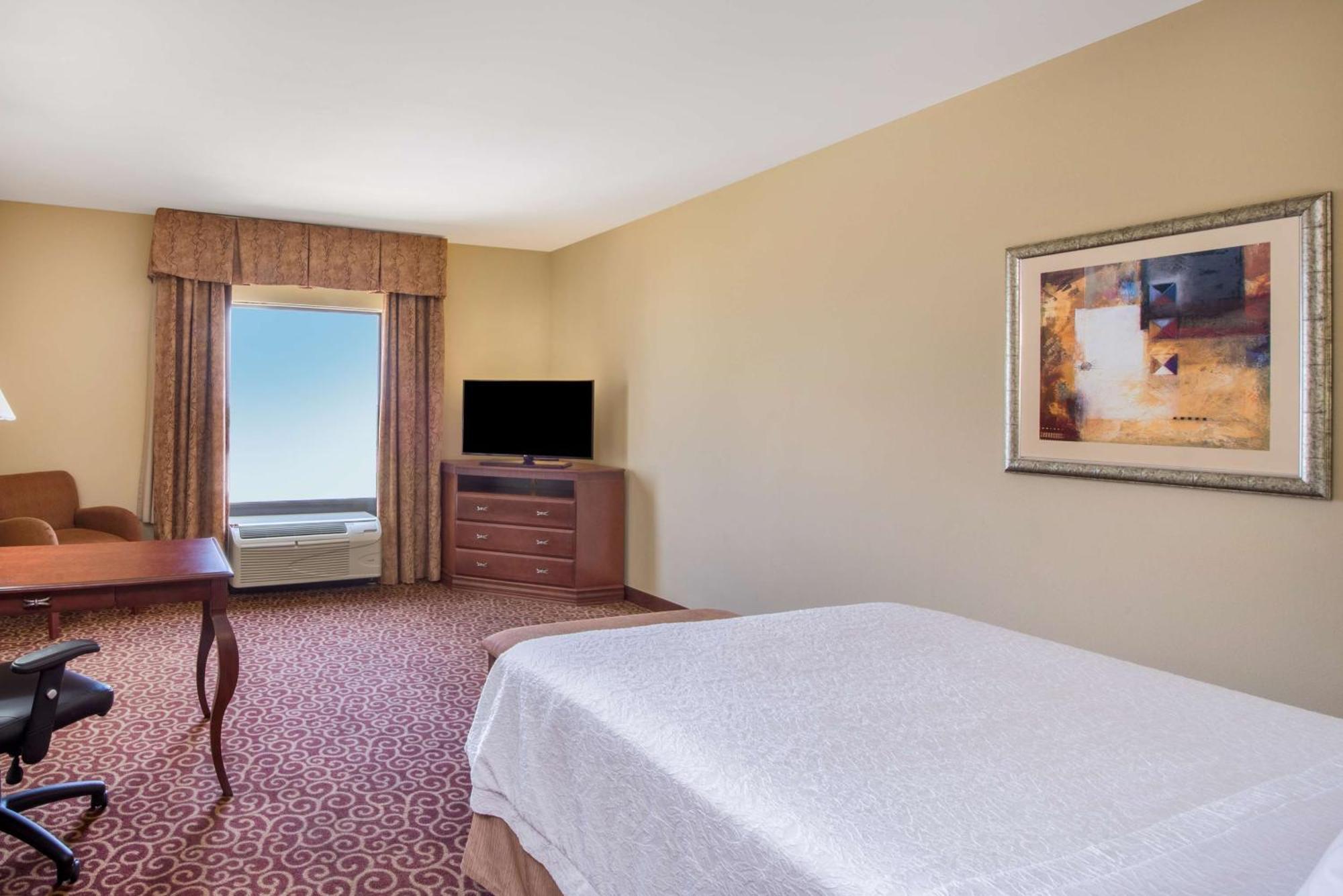 Hotel Hampton & - South